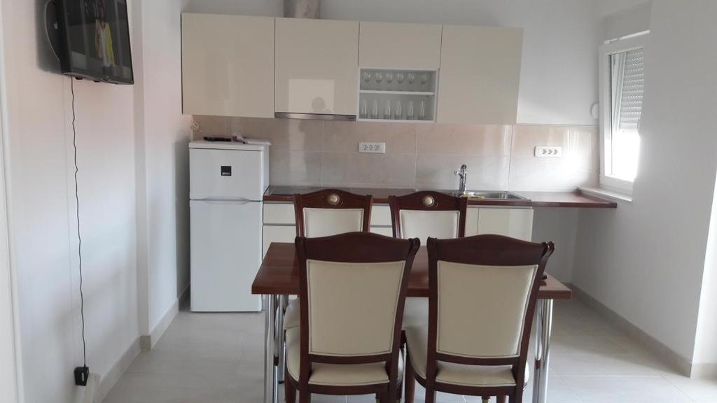 Apartments By The Sea Bilo, Primosten - 14601 Exterior foto