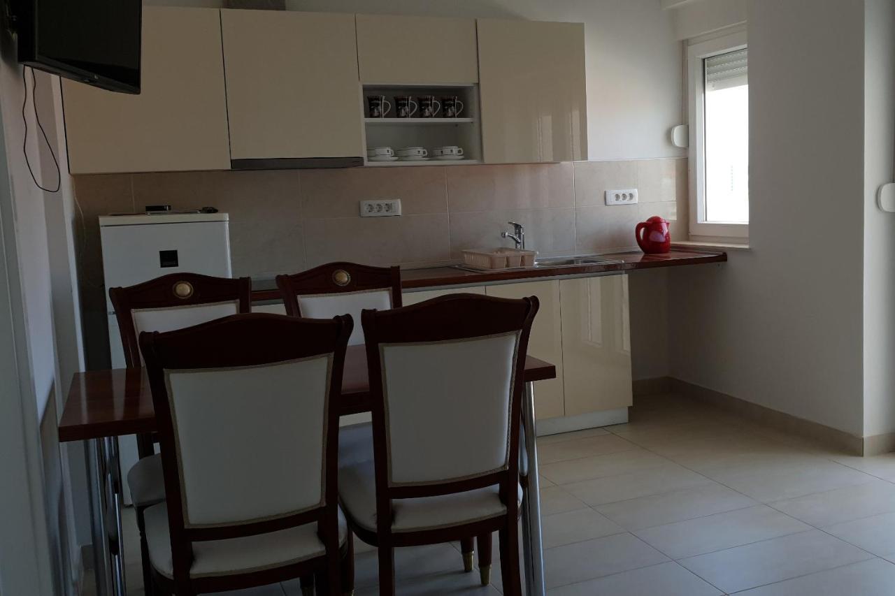 Apartments By The Sea Bilo, Primosten - 14601 Exterior foto